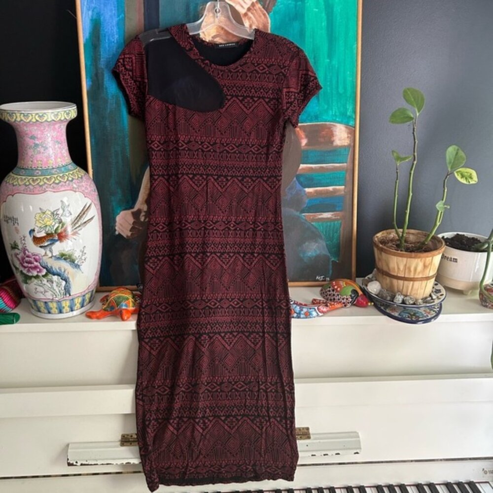 QED London Maroon and Black Geometric Short Sleeve Bodycon Dress Large